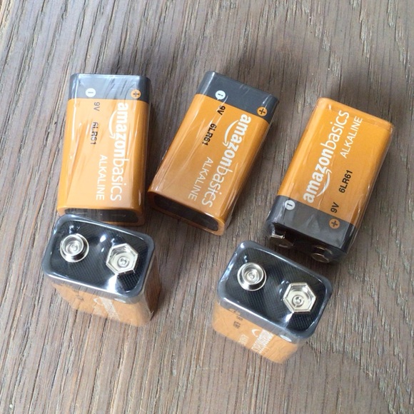 Amazon Basics 5-Count 9 Volt Alkaline Performance All-Purpose Batteries - Picture 1 of 5